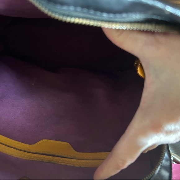 Louis Vuitto Epi Gobelins Backpack custom, painted with generic straps - Picture 4 of 17